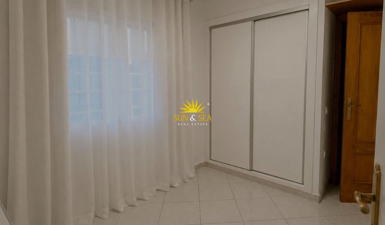 2 bedroom Villa for rent in Torrevieja with garage - € 1,200 (Ref: 9936701)