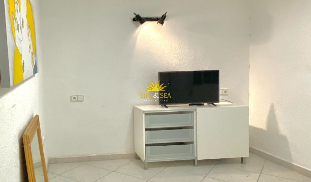 2 bedroom Villa for rent in Torrevieja with garage - € 1,200 (Ref: 9936701)
