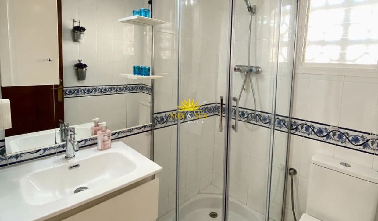 2 bedroom Villa for rent in Torrevieja with garage - € 1,200 (Ref: 9936701)