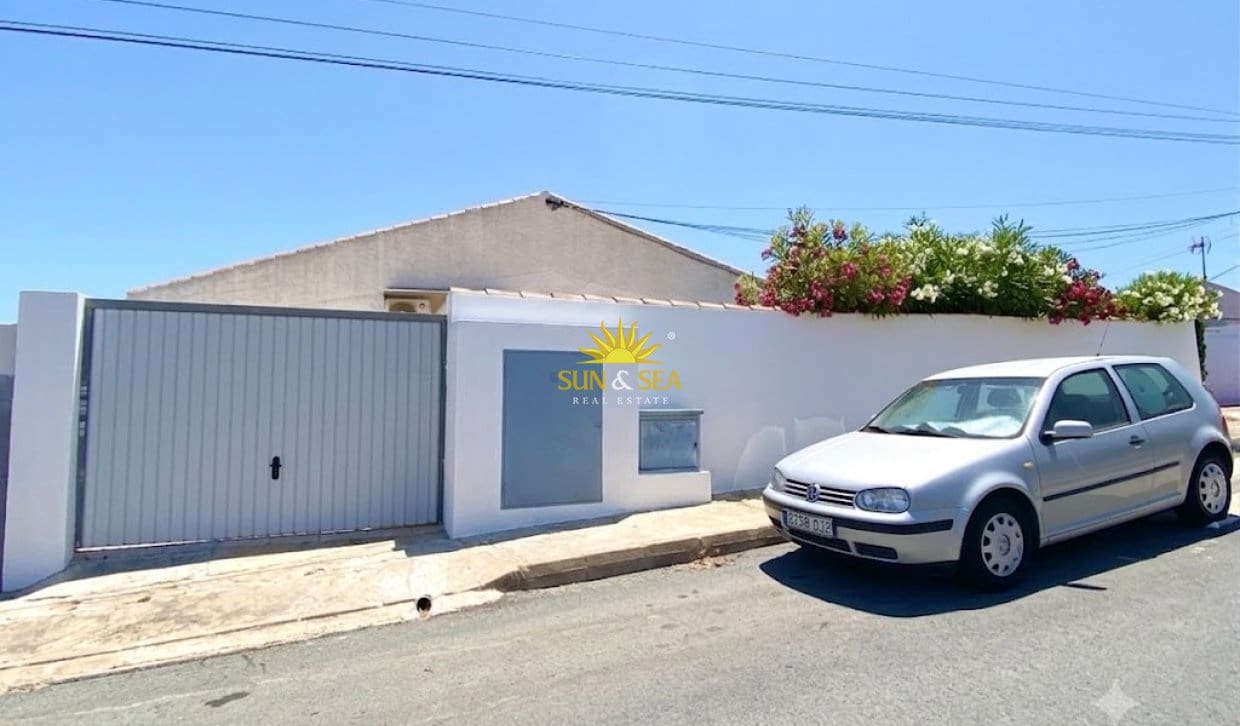 2 bedroom Villa for rent in Torrevieja with garage - € 1,200 (Ref: 9936701)