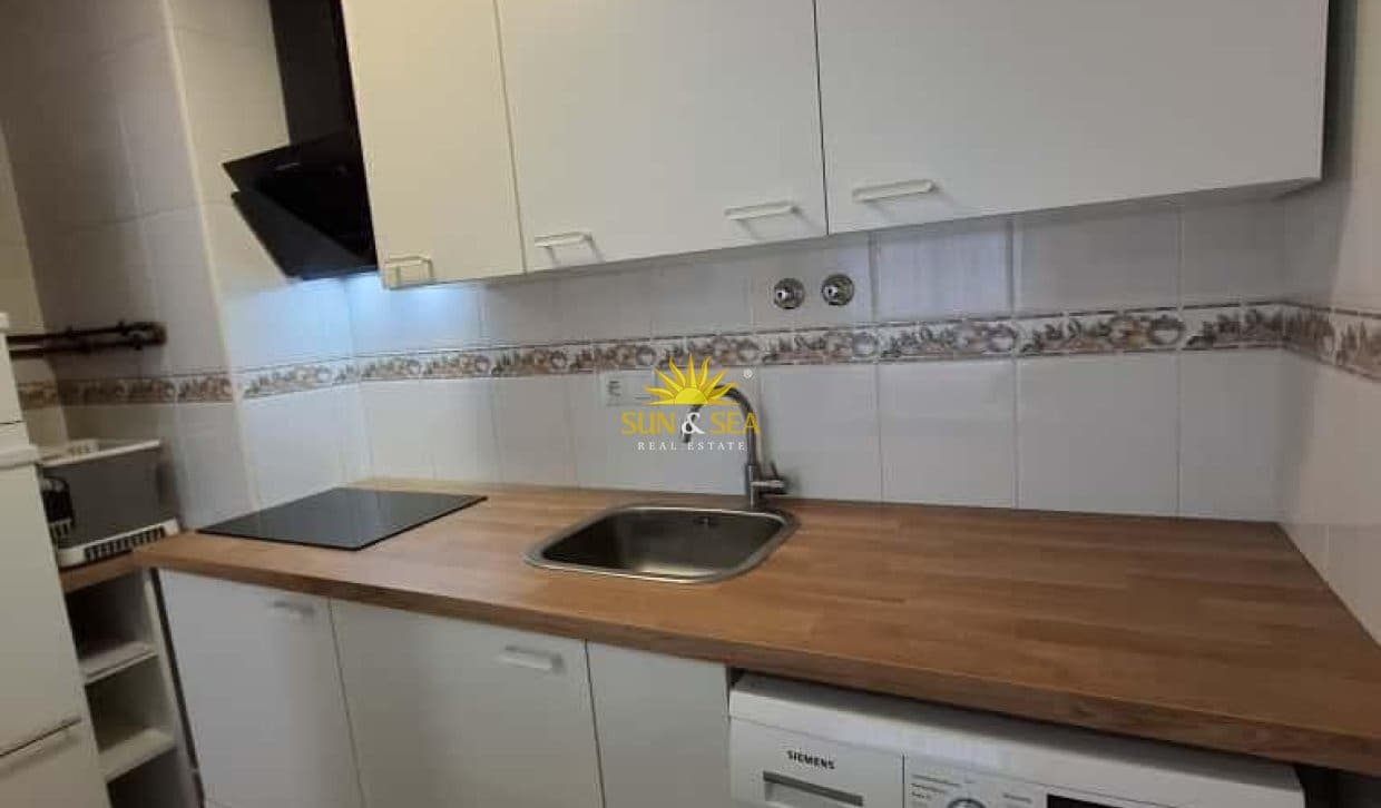 1 slaapkamer Appartement te huur in Torrevieja met zwembad - € 750 (Ref: 9936702)