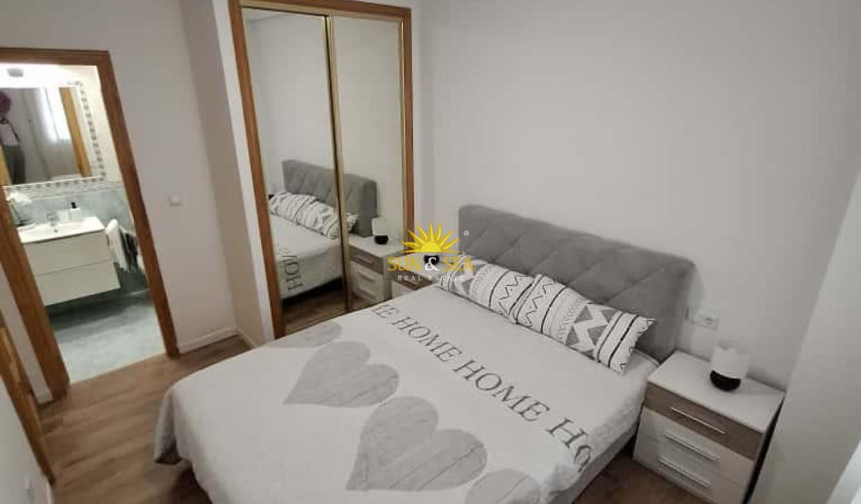 1 slaapkamer Appartement te huur in Torrevieja met zwembad - € 750 (Ref: 9936702)