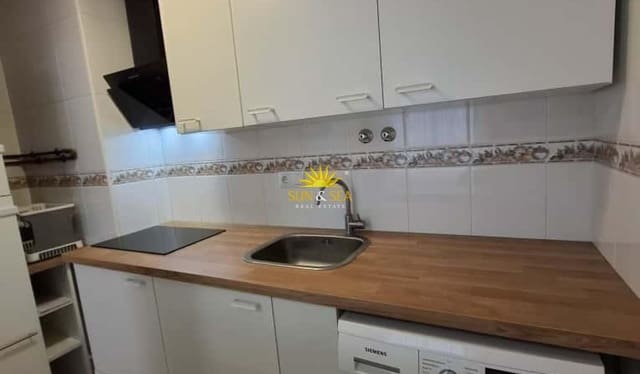 1 slaapkamer Appartement te huur in Avenida Habaneras - Curva de Palangre, Torrevieja met zwembad - € 750 (Ref: 9936702)