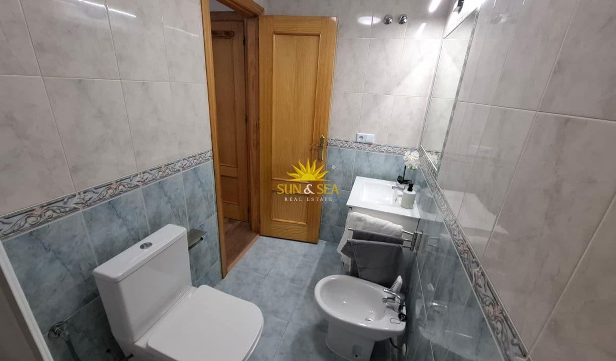 1 slaapkamer Appartement te huur in Torrevieja met zwembad - € 750 (Ref: 9936702)