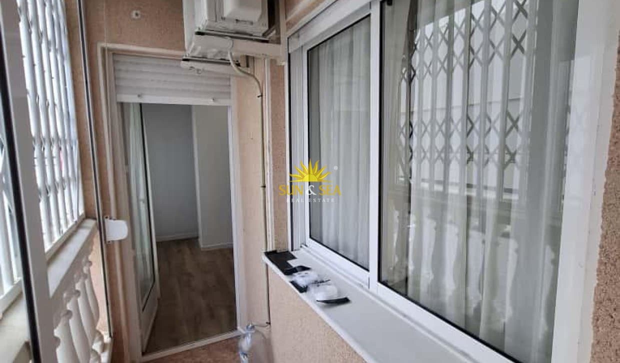 1 slaapkamer Appartement te huur in Torrevieja met zwembad - € 750 (Ref: 9936702)