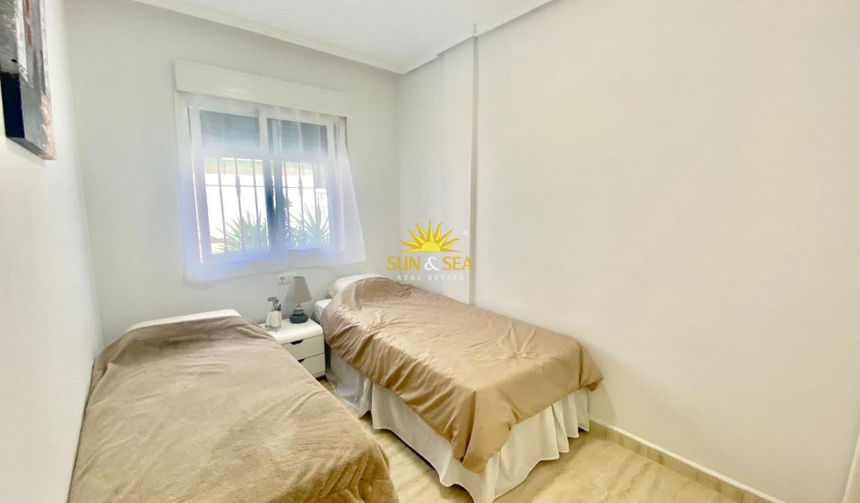 2 soveværelse Byhus til salg i Villamartin med swimmingpool - € 239.000 (Ref: 9939018)