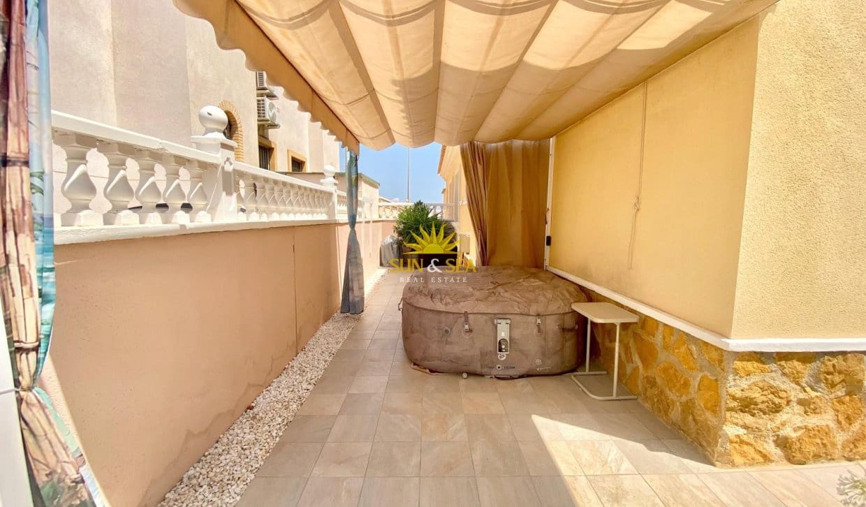 2 soveværelse Byhus til salg i Villamartin med swimmingpool - € 239.000 (Ref: 9939018)