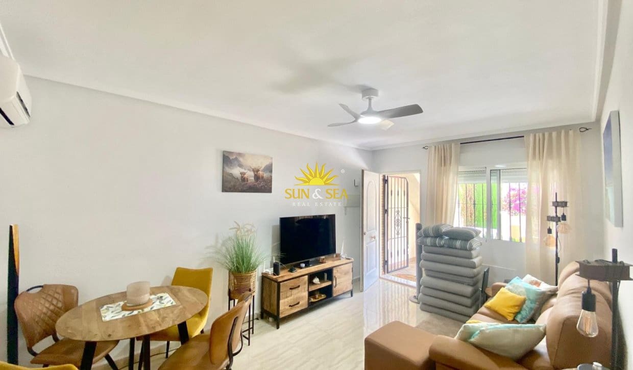 2 soveværelse Byhus til salg i Villamartin med swimmingpool - € 239.000 (Ref: 9939018)