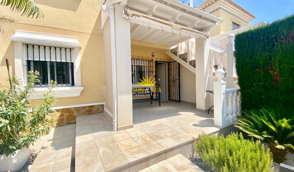 2 soveværelse Byhus til salg i Villamartin med swimmingpool - € 239.000 (Ref: 9939018)