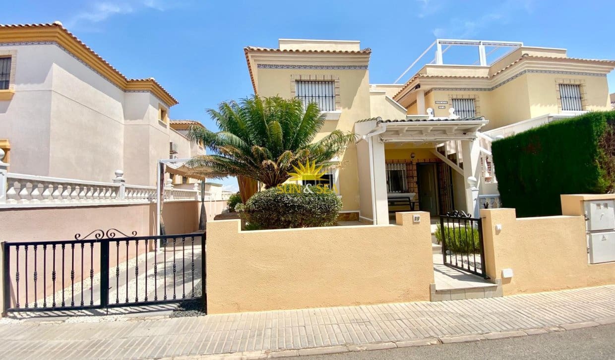 2 soveværelse Byhus til salg i Villamartin med swimmingpool - € 239.000 (Ref: 9939018)