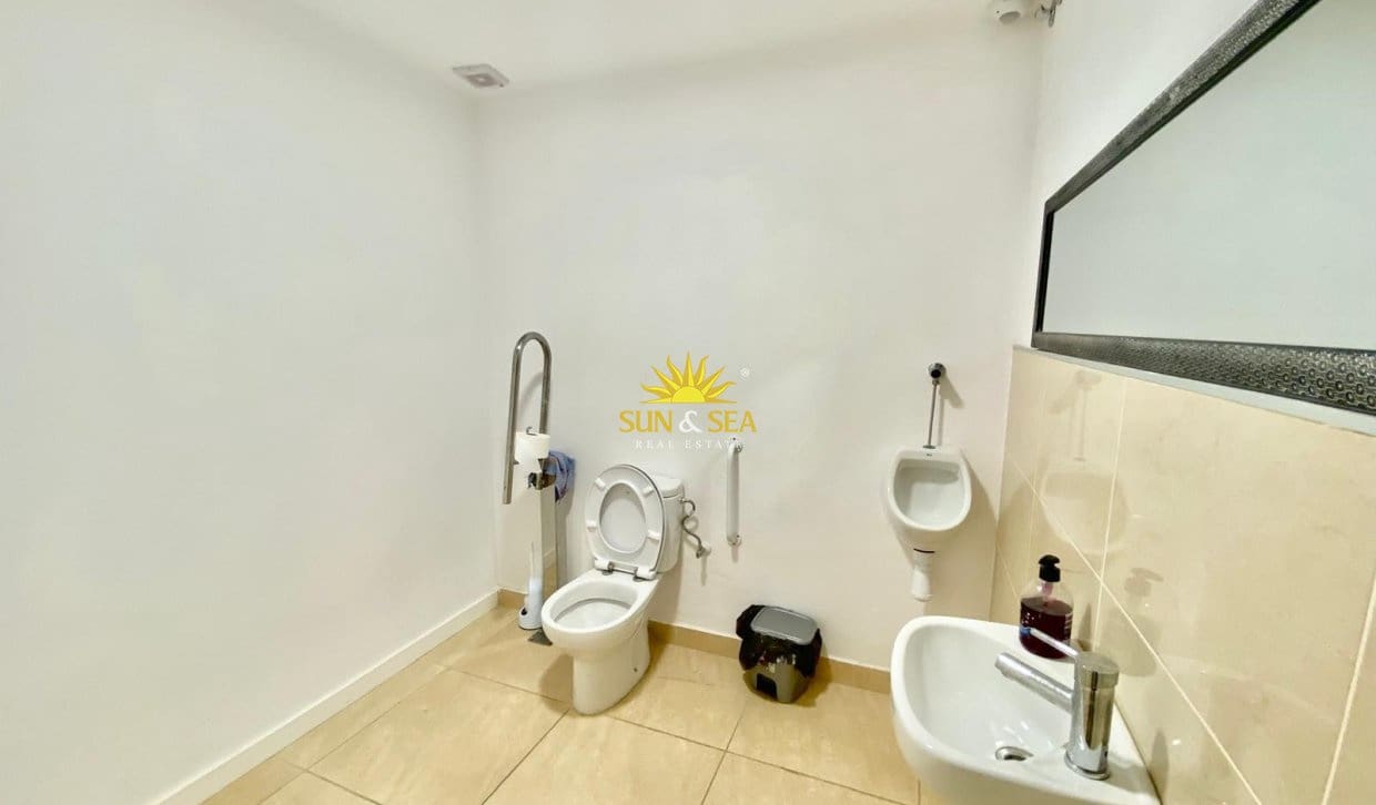 1 makuuhuone Kaupallinen myytävänä paikassa Torrevieja - 789 000 € (Ref: 9939020)