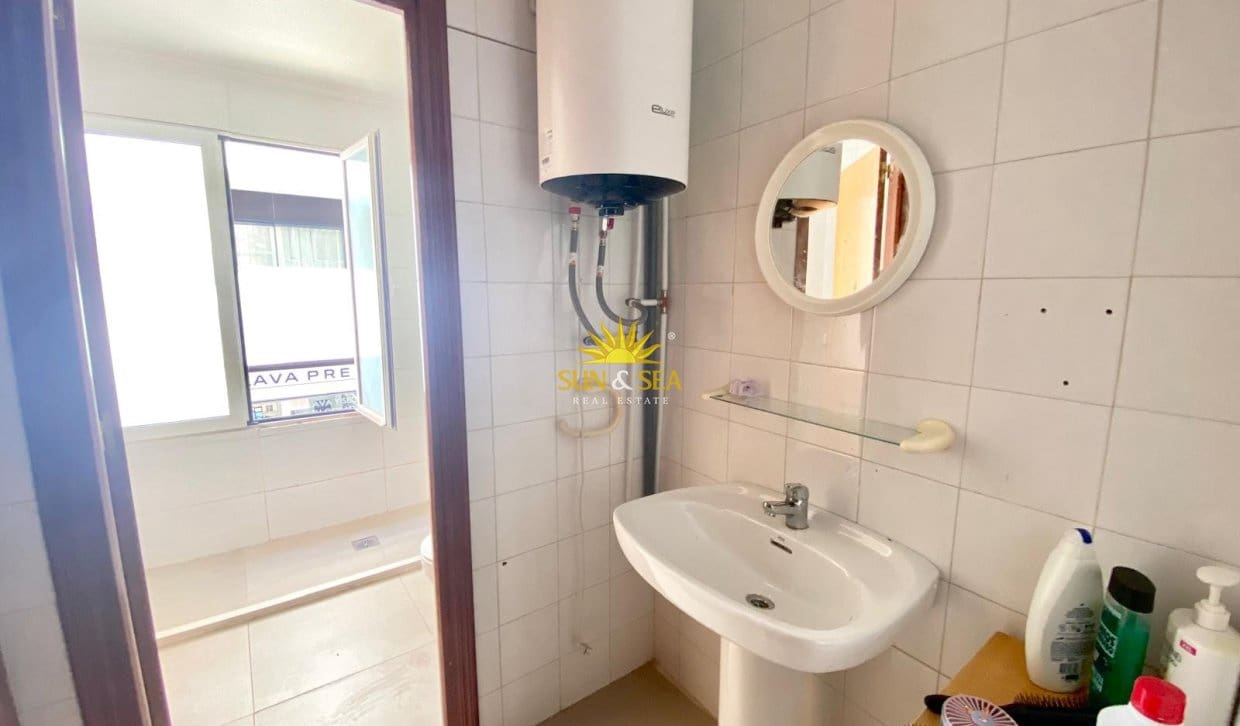 1 soveværelse Virksomhed til salg i Torrevieja med garage - € 207.900 (Ref: 9939021)