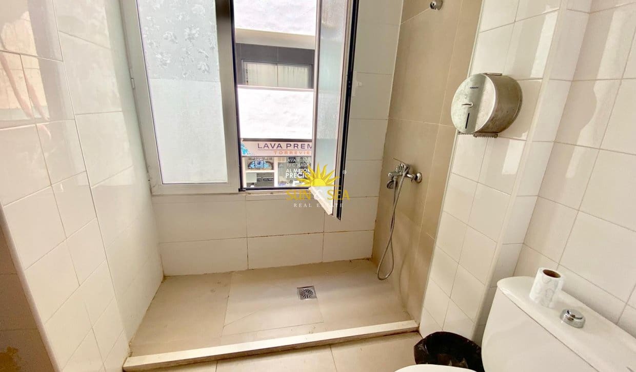 1 soveværelse Virksomhed til salg i Torrevieja med garage - € 207.900 (Ref: 9939021)