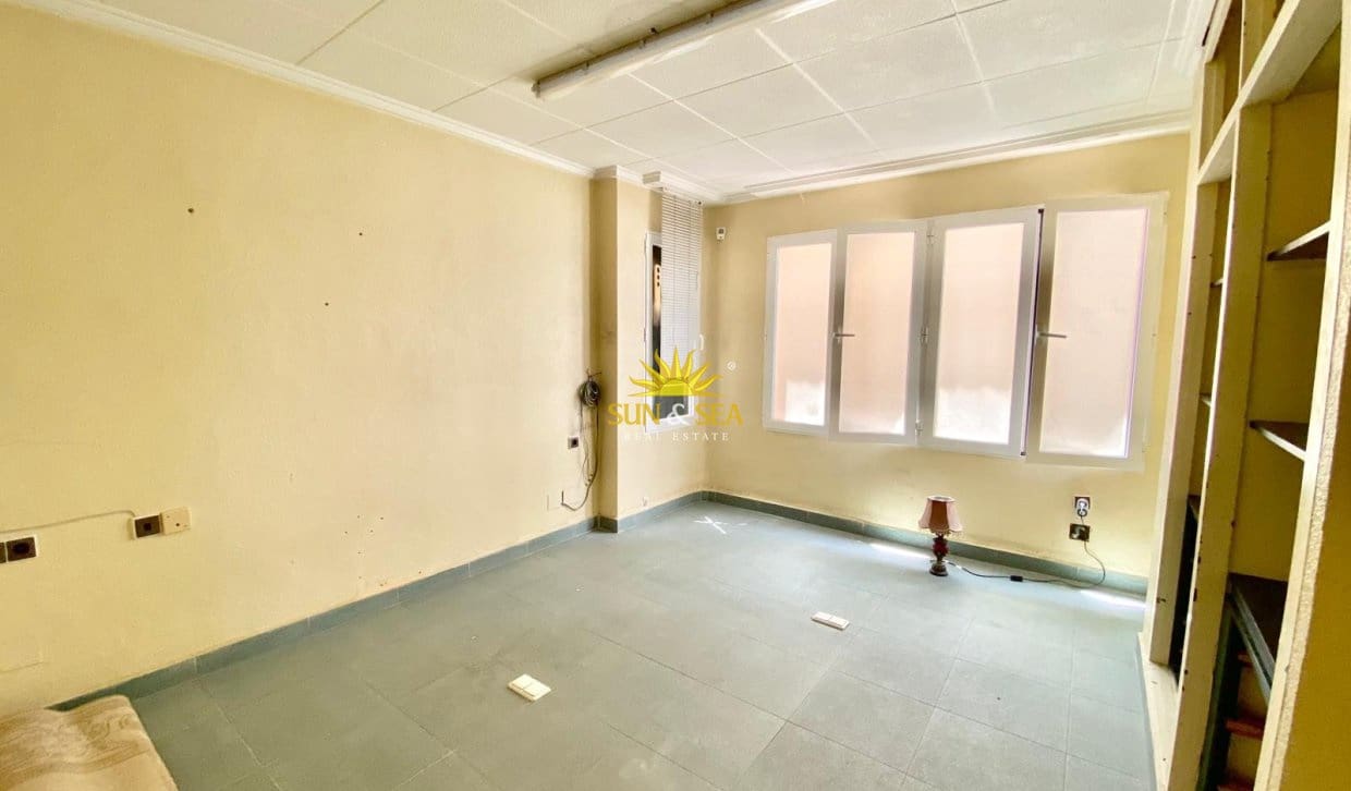 1 soveværelse Virksomhed til salg i Torrevieja med garage - € 207.900 (Ref: 9939021)