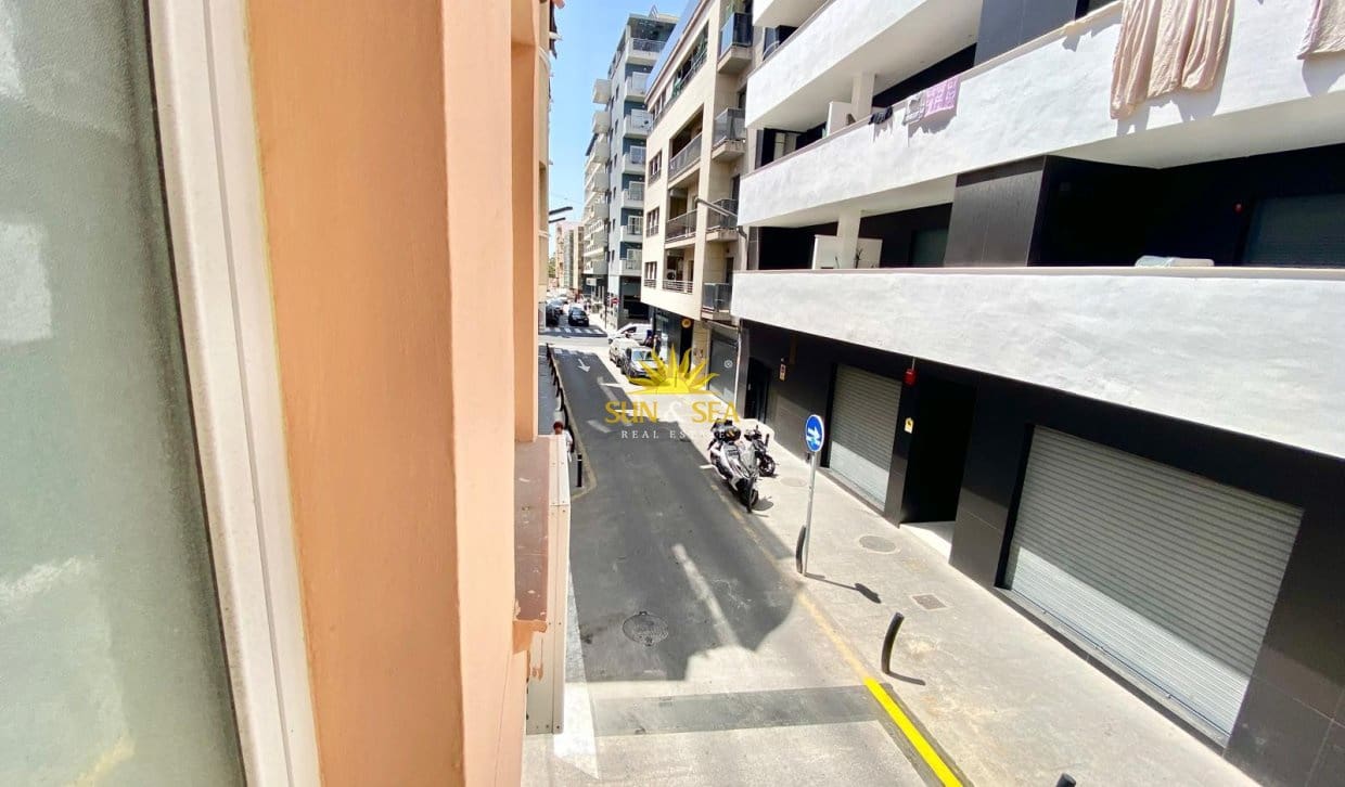 1 soveværelse Virksomhed til salg i Torrevieja med garage - € 207.900 (Ref: 9939021)