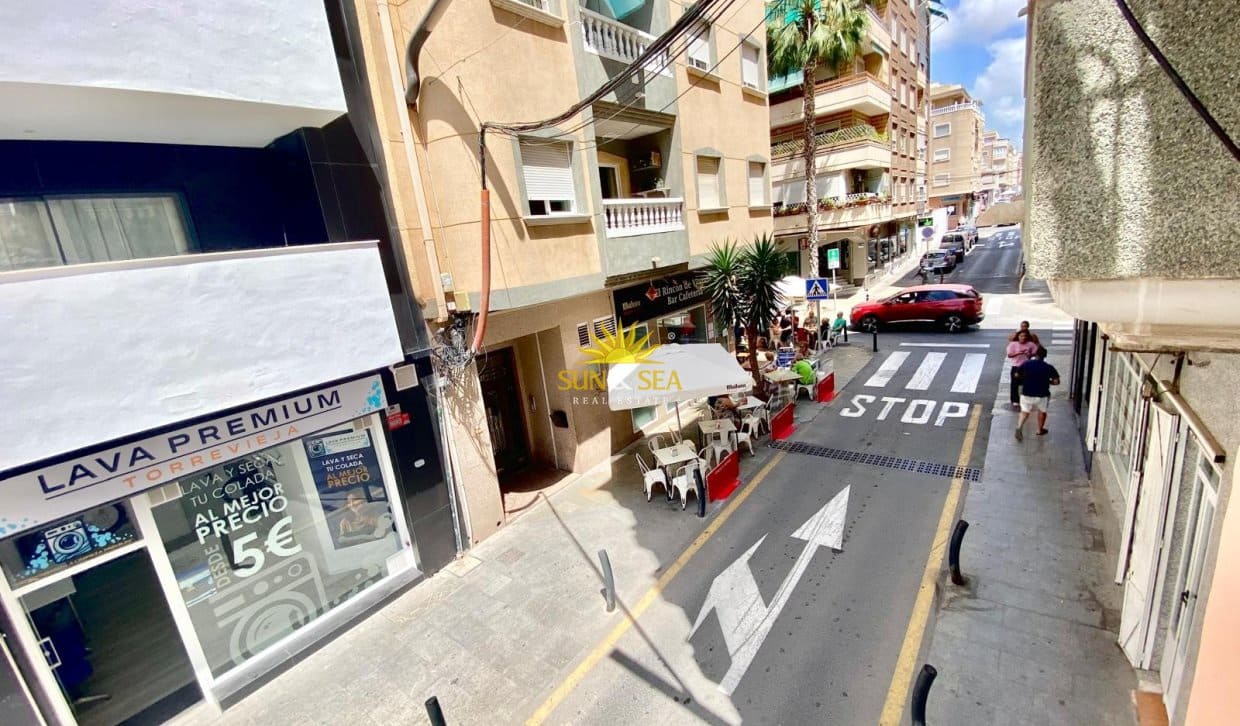 1 soveværelse Virksomhed til salg i Torrevieja med garage - € 207.900 (Ref: 9939021)