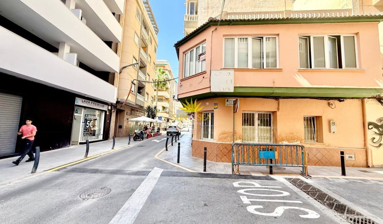 1 soveværelse Virksomhed til salg i Torrevieja med garage - € 207.900 (Ref: 9939021)