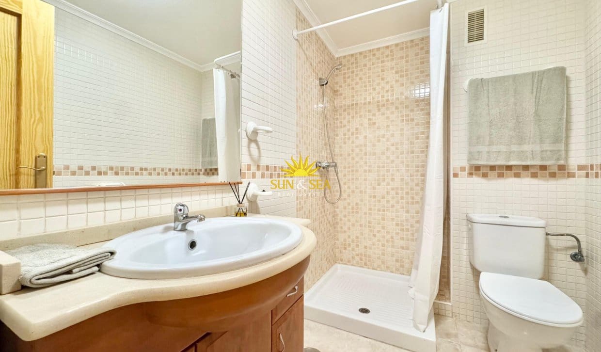 2 slaapkamer Appartement voor vakantieverhuur in Orihuela Costa met zwembad - € 850 (Ref: 9941278)