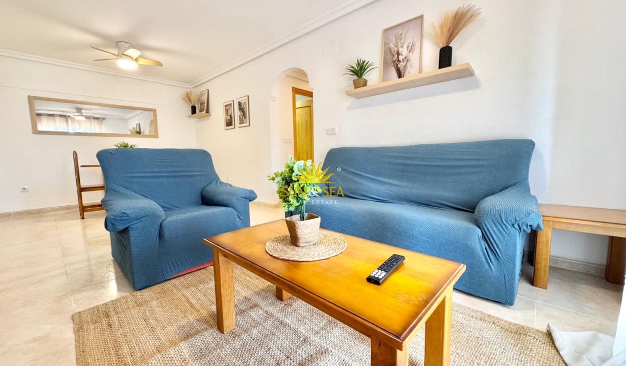 2 slaapkamer Appartement voor vakantieverhuur in Orihuela Costa met zwembad - € 850 (Ref: 9941278)