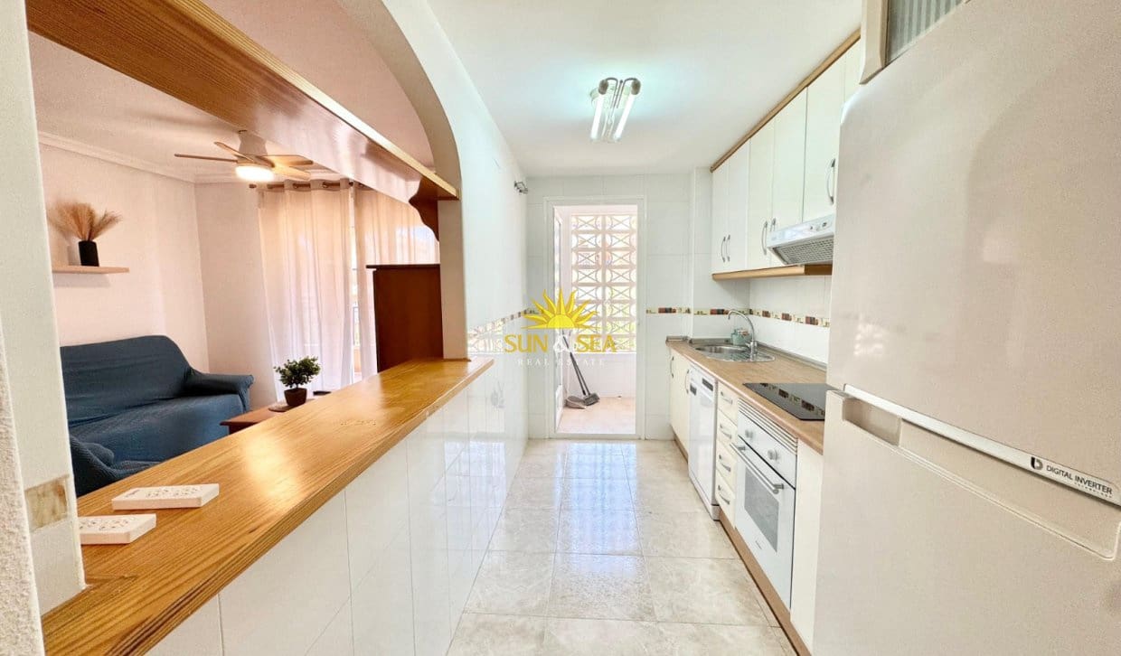 2 slaapkamer Appartement voor vakantieverhuur in Orihuela Costa met zwembad - € 850 (Ref: 9941278)