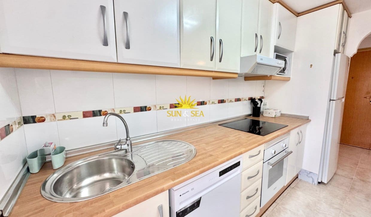 2 slaapkamer Appartement voor vakantieverhuur in Orihuela Costa met zwembad - € 850 (Ref: 9941278)