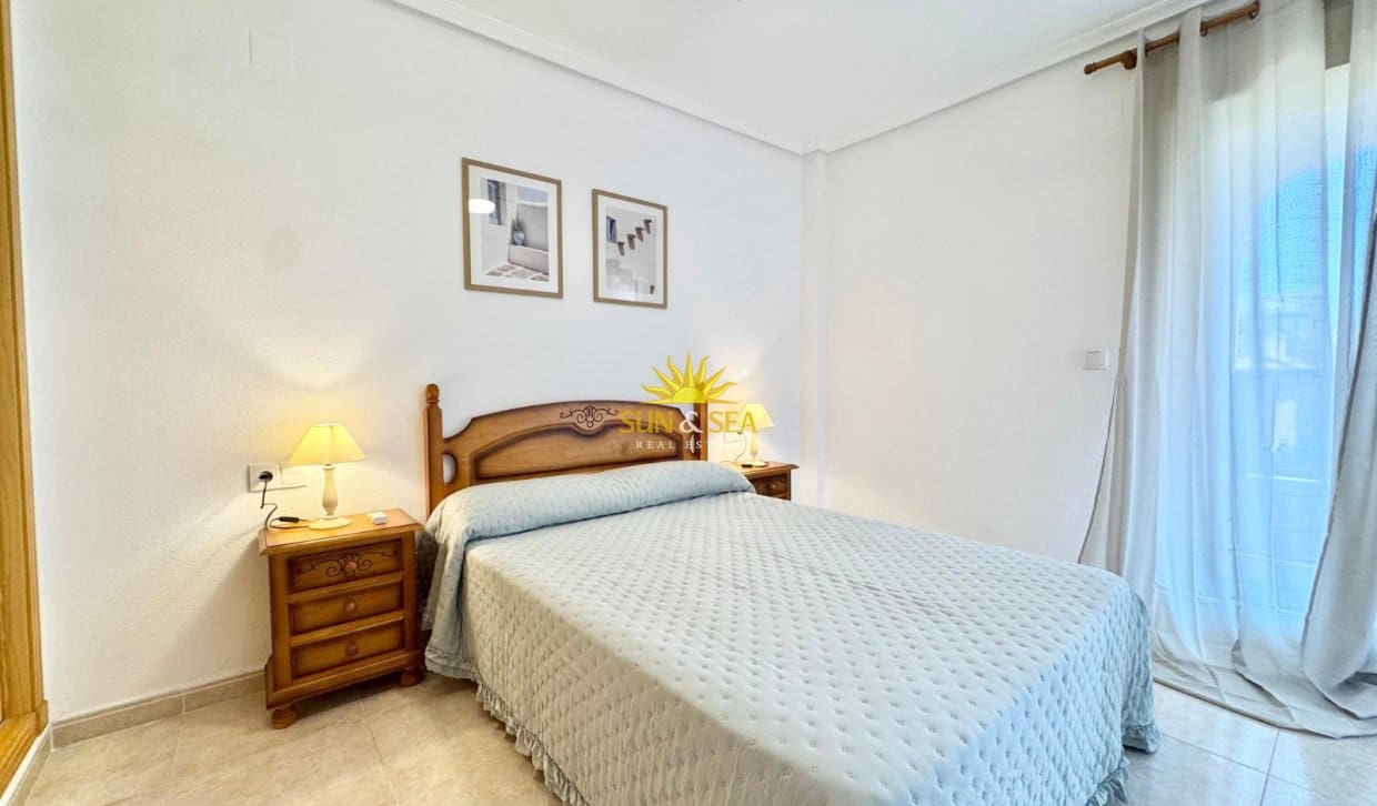 2 slaapkamer Appartement voor vakantieverhuur in Orihuela Costa met zwembad - € 850 (Ref: 9941278)