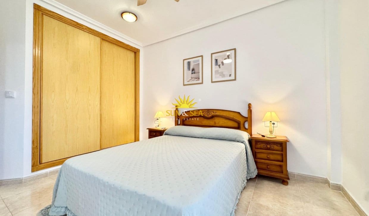 2 slaapkamer Appartement voor vakantieverhuur in Orihuela Costa met zwembad - € 850 (Ref: 9941278)