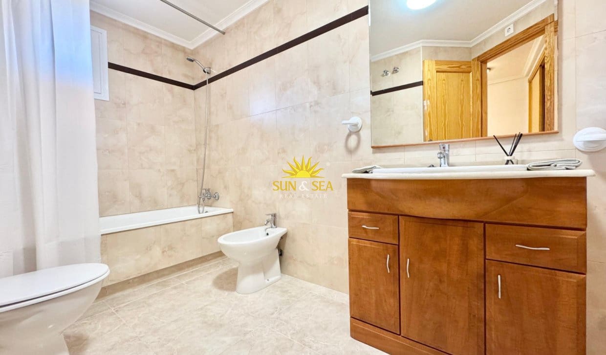 2 slaapkamer Appartement voor vakantieverhuur in Orihuela Costa met zwembad - € 850 (Ref: 9941278)