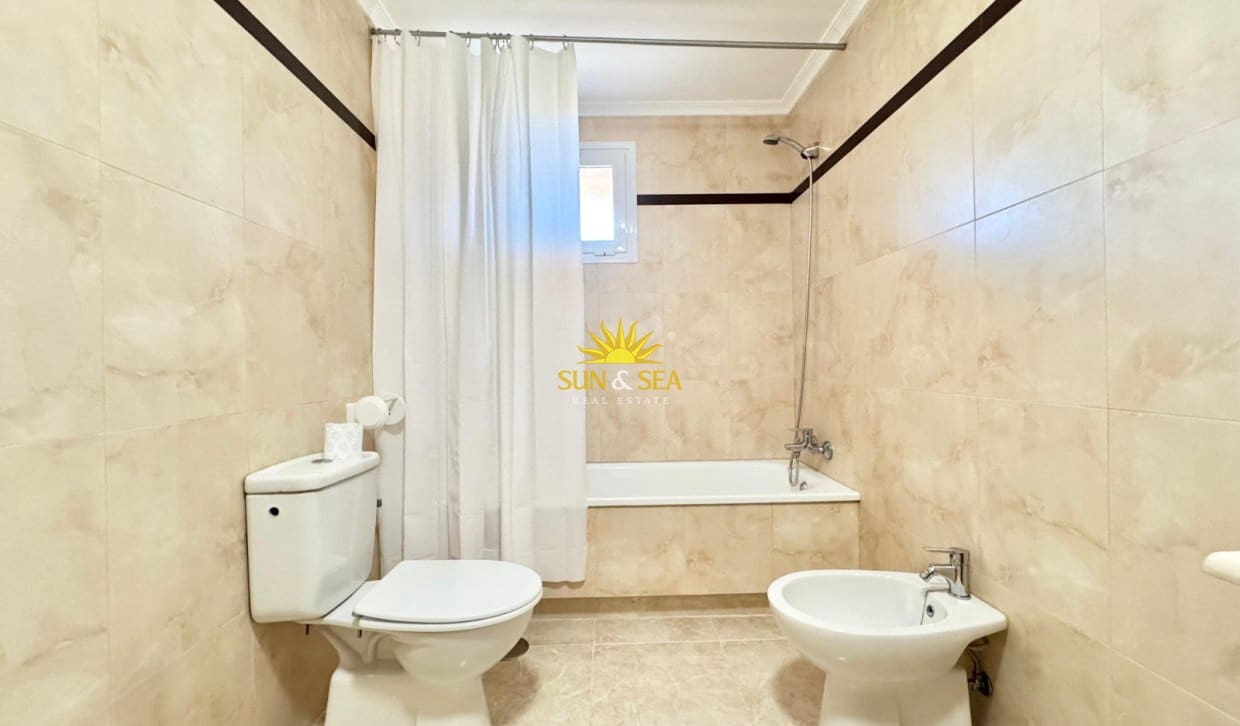 2 slaapkamer Appartement voor vakantieverhuur in Orihuela Costa met zwembad - € 850 (Ref: 9941278)