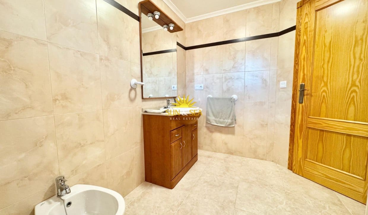 2 slaapkamer Appartement voor vakantieverhuur in Orihuela Costa met zwembad - € 850 (Ref: 9941278)