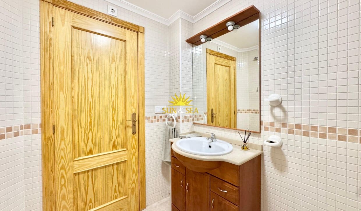 2 slaapkamer Appartement voor vakantieverhuur in Orihuela Costa met zwembad - € 850 (Ref: 9941278)