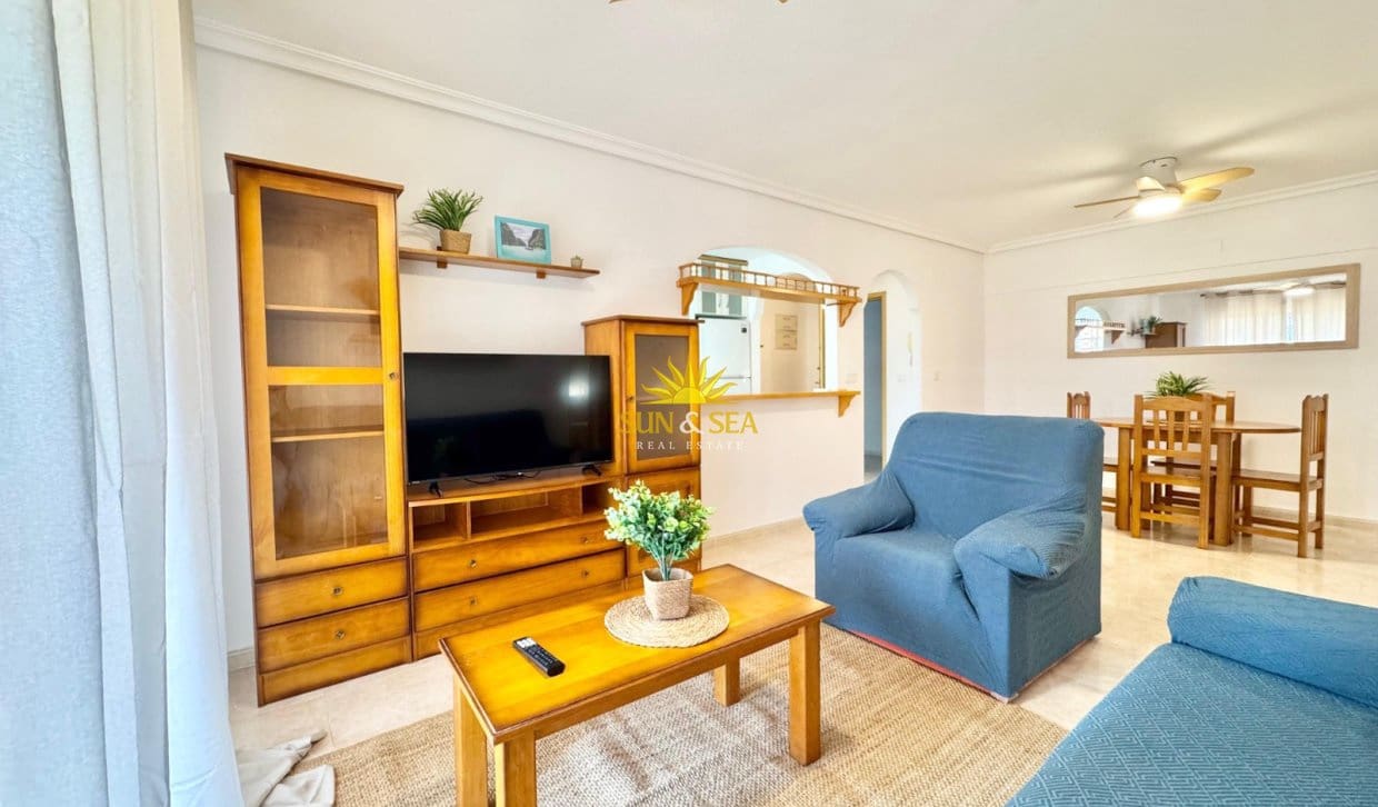 2 slaapkamer Appartement voor vakantieverhuur in Orihuela Costa met zwembad - € 850 (Ref: 9941278)