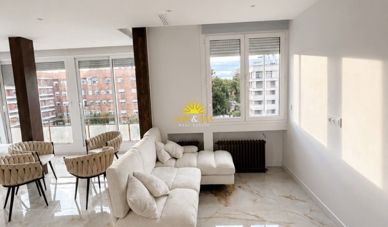 3 quarto Apartamento para arrendar em Murcia cidade com garagem - 1 700 € (Ref: 9941279)