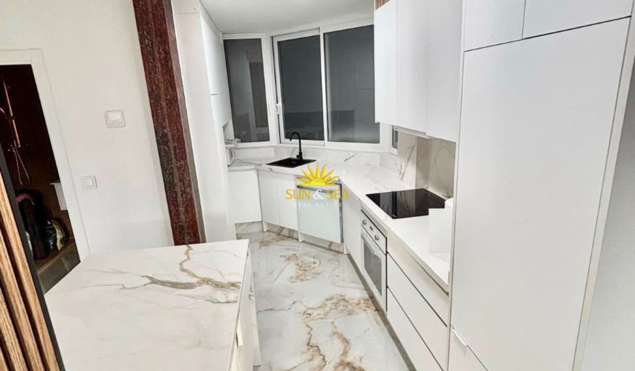 3 quarto Apartamento para arrendar em Murcia cidade com garagem - 1 700 € (Ref: 9941279)