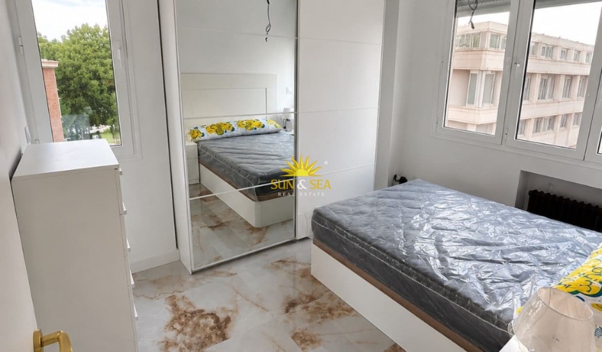3 quarto Apartamento para arrendar em Murcia cidade com garagem - 1 700 € (Ref: 9941279)