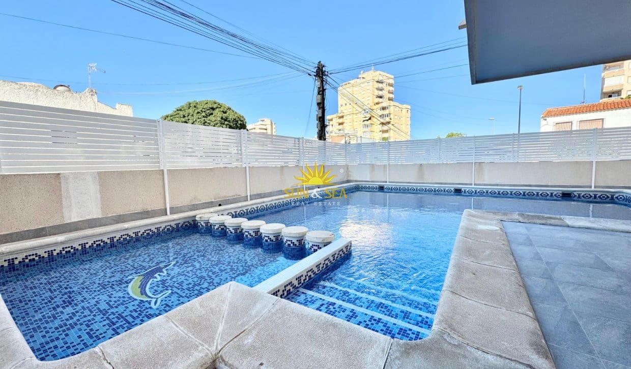 2 soveværelse Lejlighed til leje i Torrevieja med swimmingpool - € 850 (Ref: 9944851)