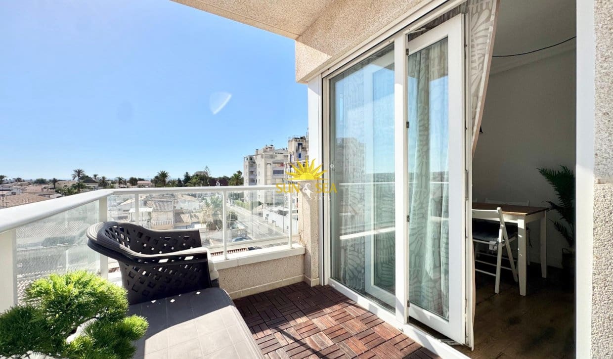 2 soveværelse Lejlighed til leje i Torrevieja med swimmingpool - € 850 (Ref: 9944851)