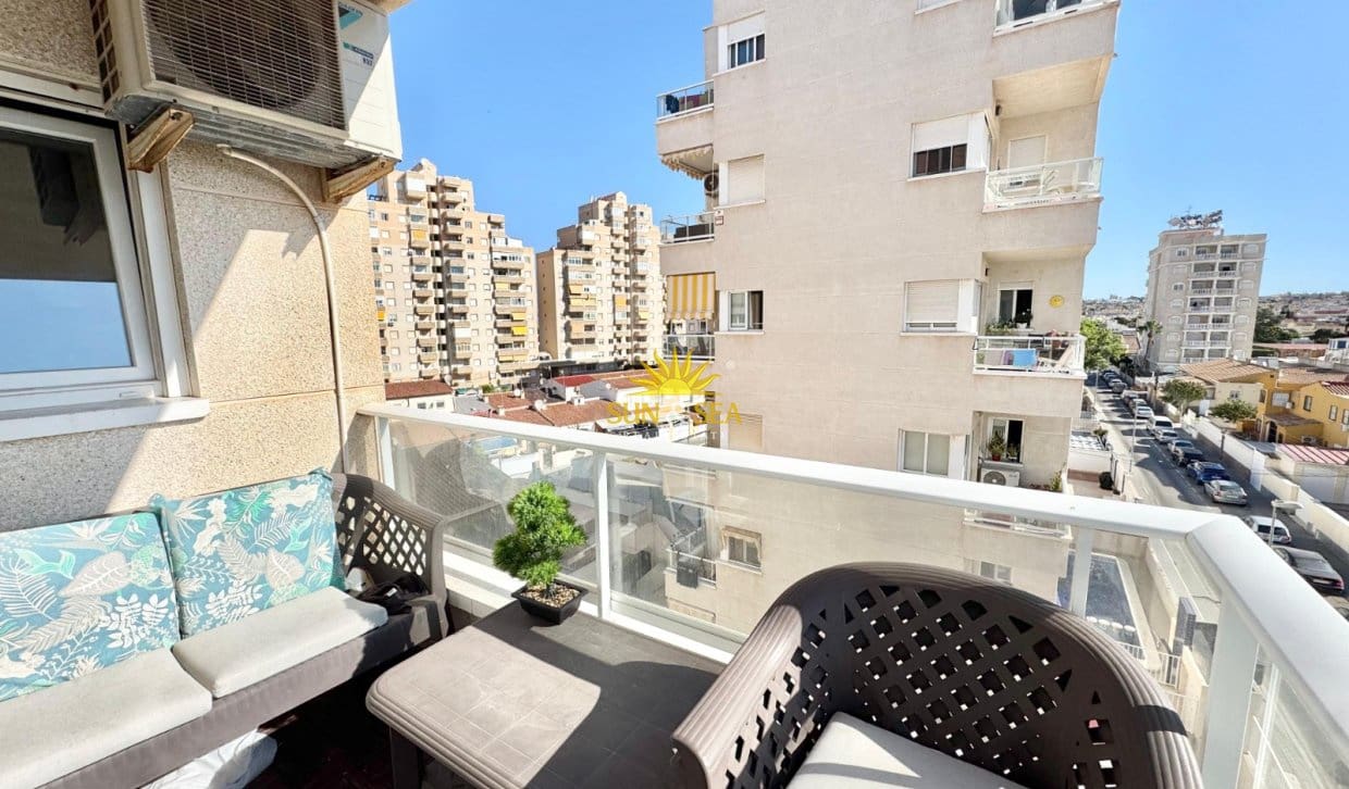 2 soveværelse Lejlighed til leje i Torrevieja med swimmingpool - € 850 (Ref: 9944851)
