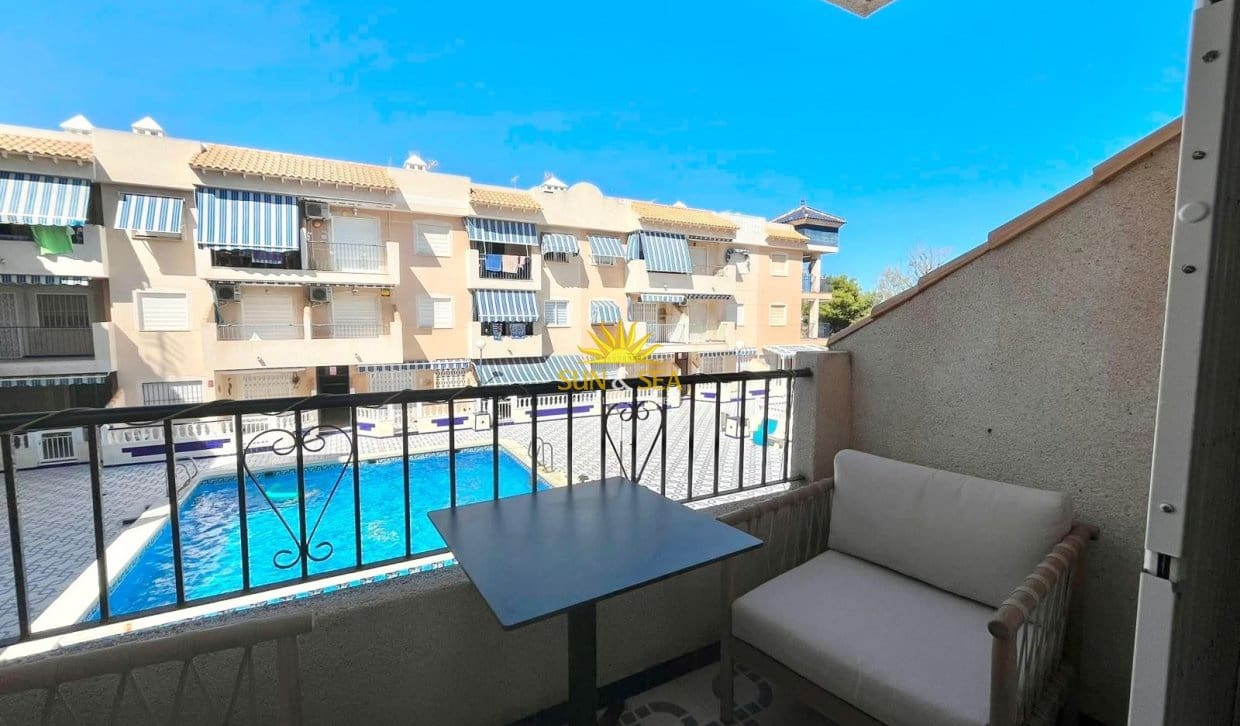 2 Zimmer Ferienapartment in Torrevieja mit Pool Garage - 900 € (Ref: 9946046)