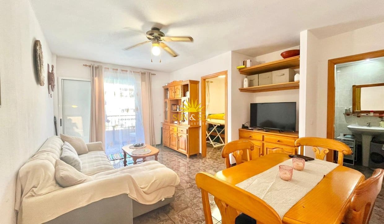 2 Zimmer Ferienapartment in Torrevieja mit Pool Garage - 900 € (Ref: 9946046)