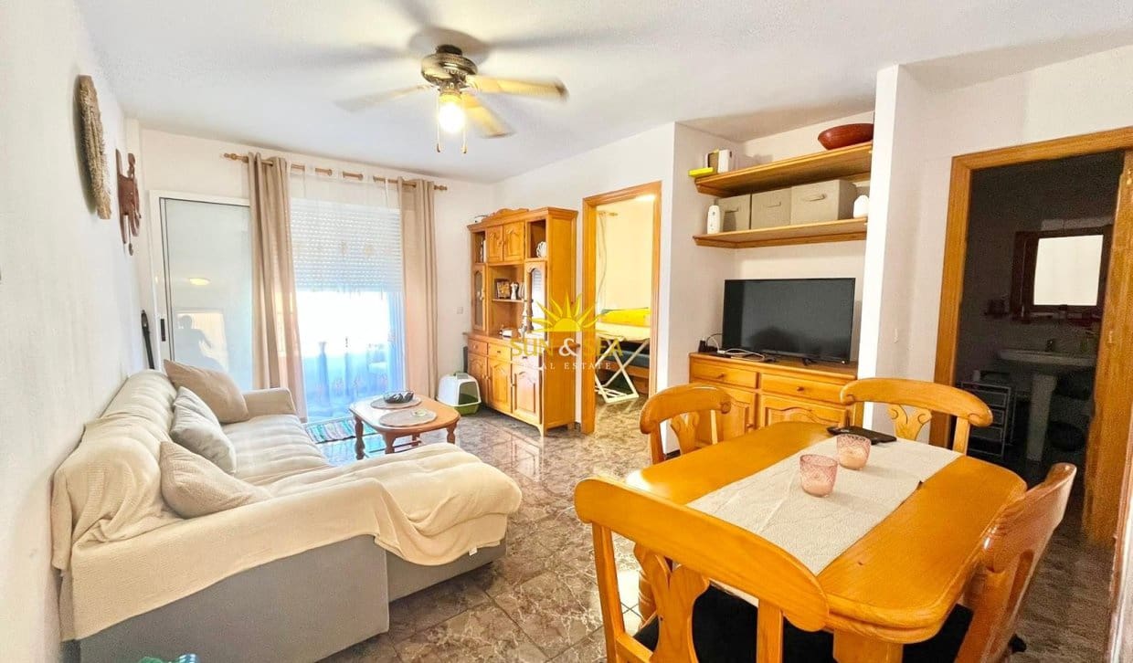 2 Zimmer Ferienapartment in Torrevieja mit Pool Garage - 900 € (Ref: 9946046)