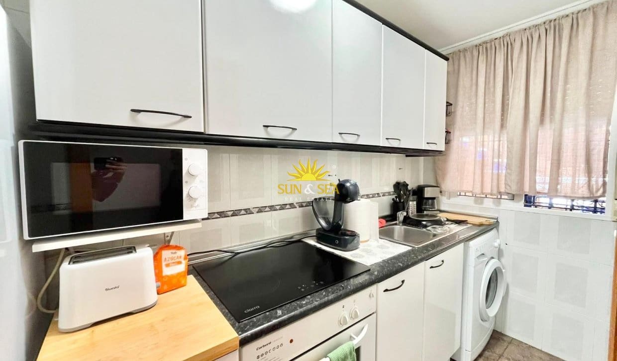 2 Zimmer Ferienapartment in Torrevieja mit Pool Garage - 900 € (Ref: 9946046)