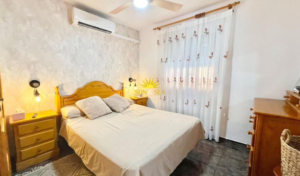 2 Zimmer Ferienapartment in Torrevieja mit Pool Garage - 900 € (Ref: 9946046)