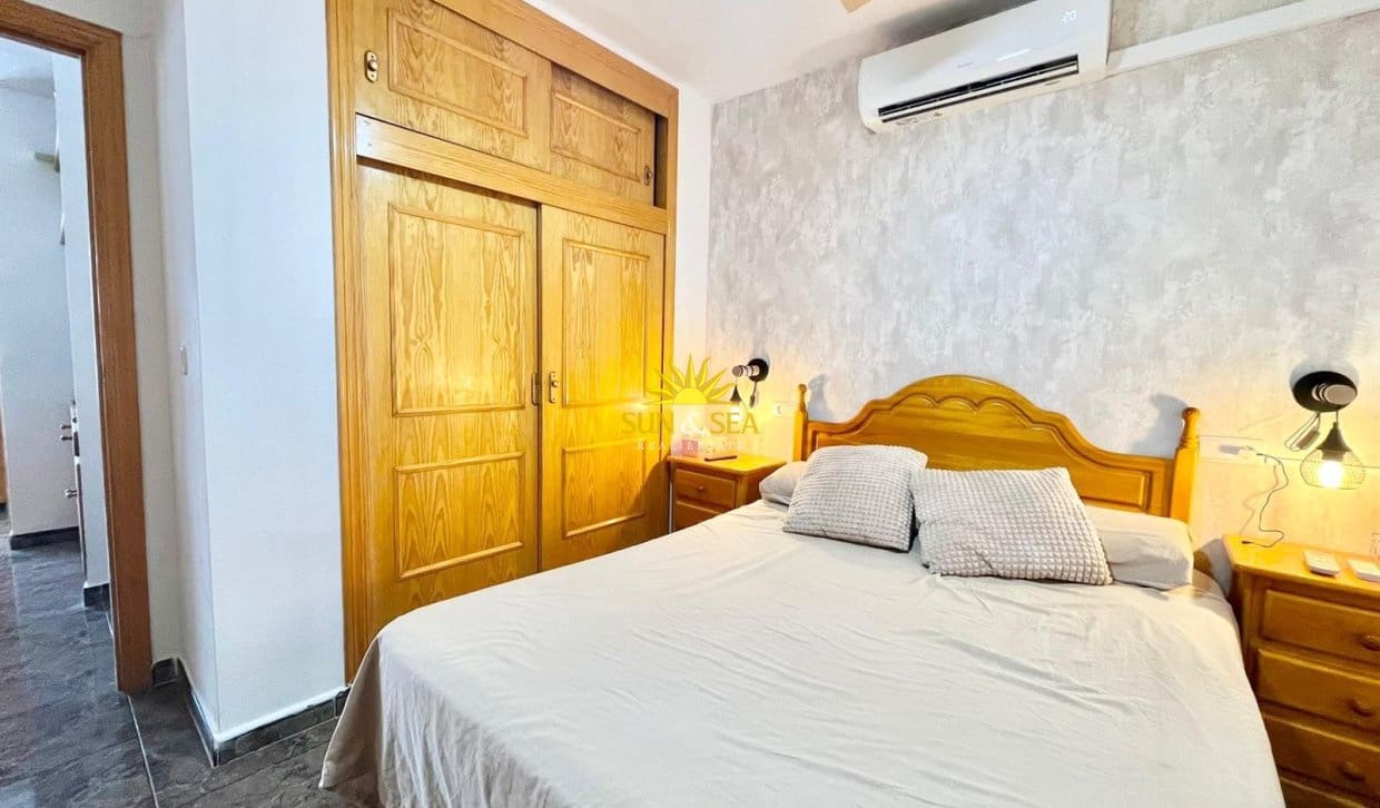 2 Zimmer Ferienapartment in Torrevieja mit Pool Garage - 900 € (Ref: 9946046)