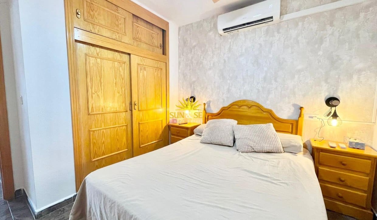 2 Zimmer Ferienapartment in Torrevieja mit Pool Garage - 900 € (Ref: 9946046)