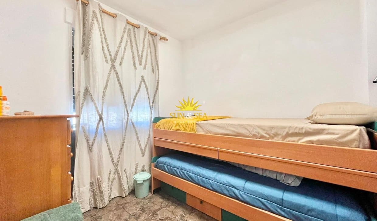 2 Zimmer Ferienapartment in Torrevieja mit Pool Garage - 900 € (Ref: 9946046)