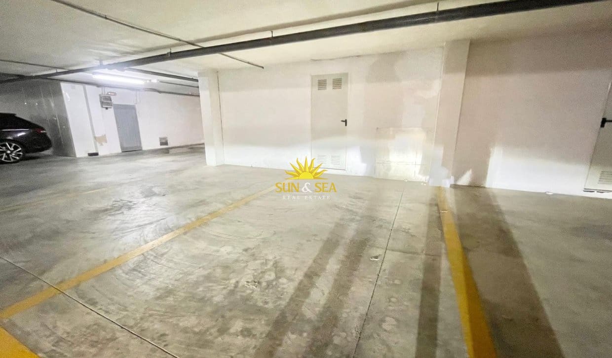 2 Zimmer Ferienapartment in Torrevieja mit Pool Garage - 900 € (Ref: 9946046)