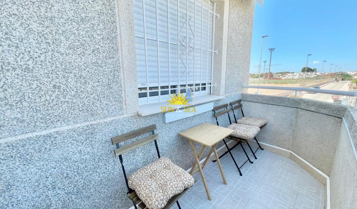 2 Zimmer Doppelhaus zu vermieten in Santiago de la Ribera mit Garage - 900 € (Ref: 9946047)