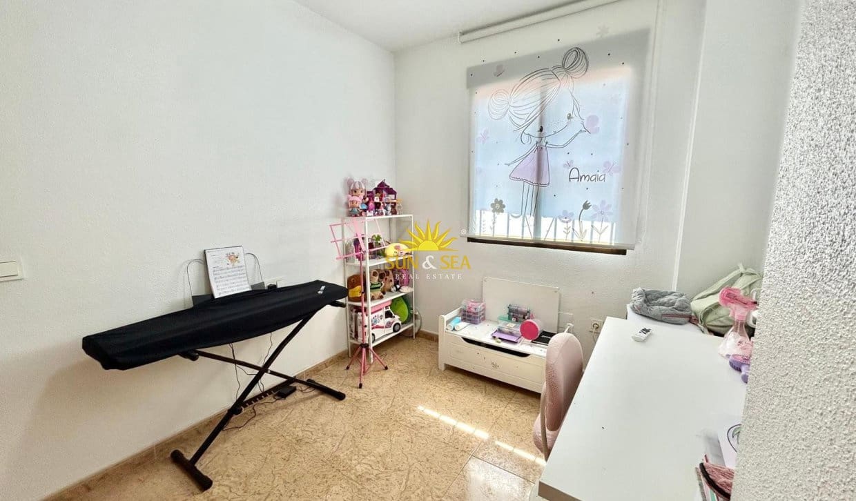 3 makuuhuone Huoneisto vuokrattavana paikassa San Fulgencio mukana uima-altaan 
autotalli - 900 € (Ref: 9946331)