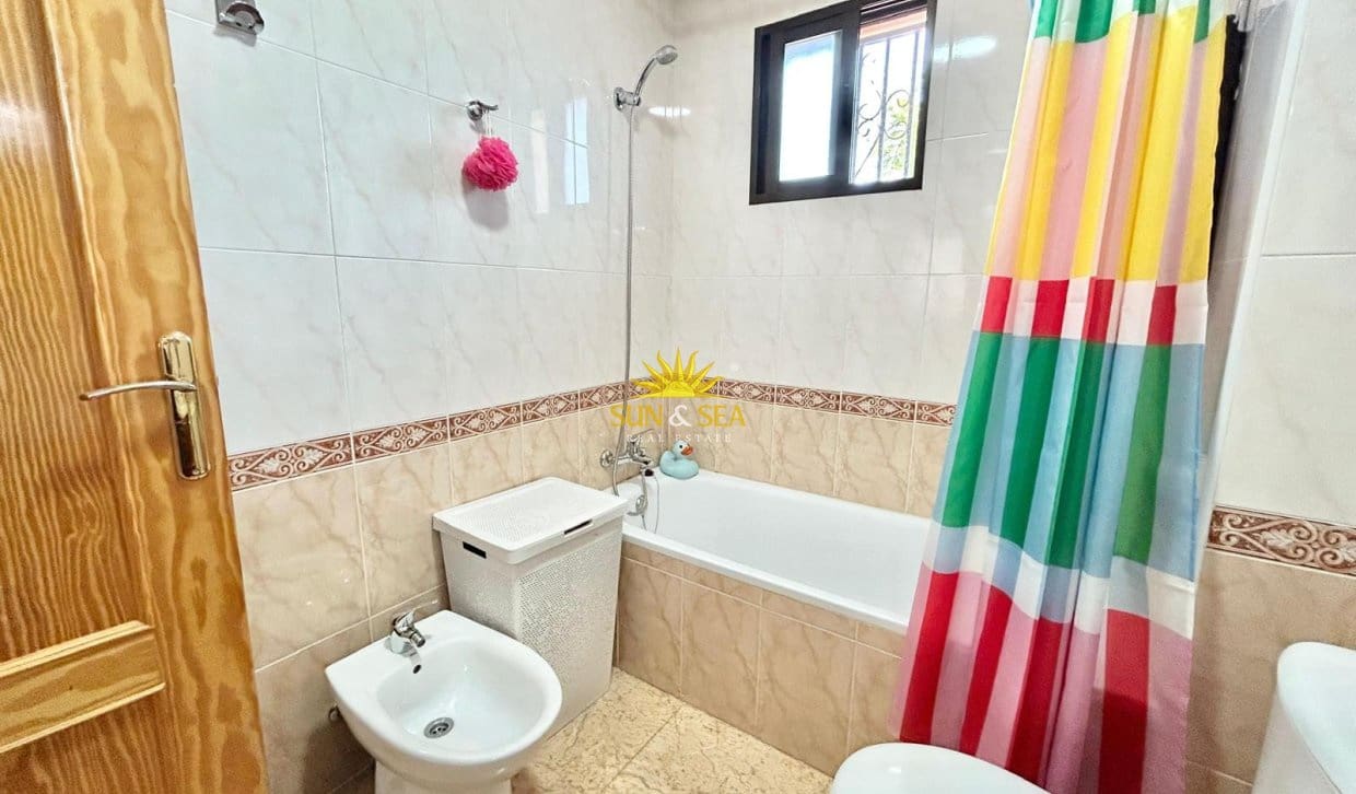 3 makuuhuone Huoneisto vuokrattavana paikassa San Fulgencio mukana uima-altaan 
autotalli - 900 € (Ref: 9946331)